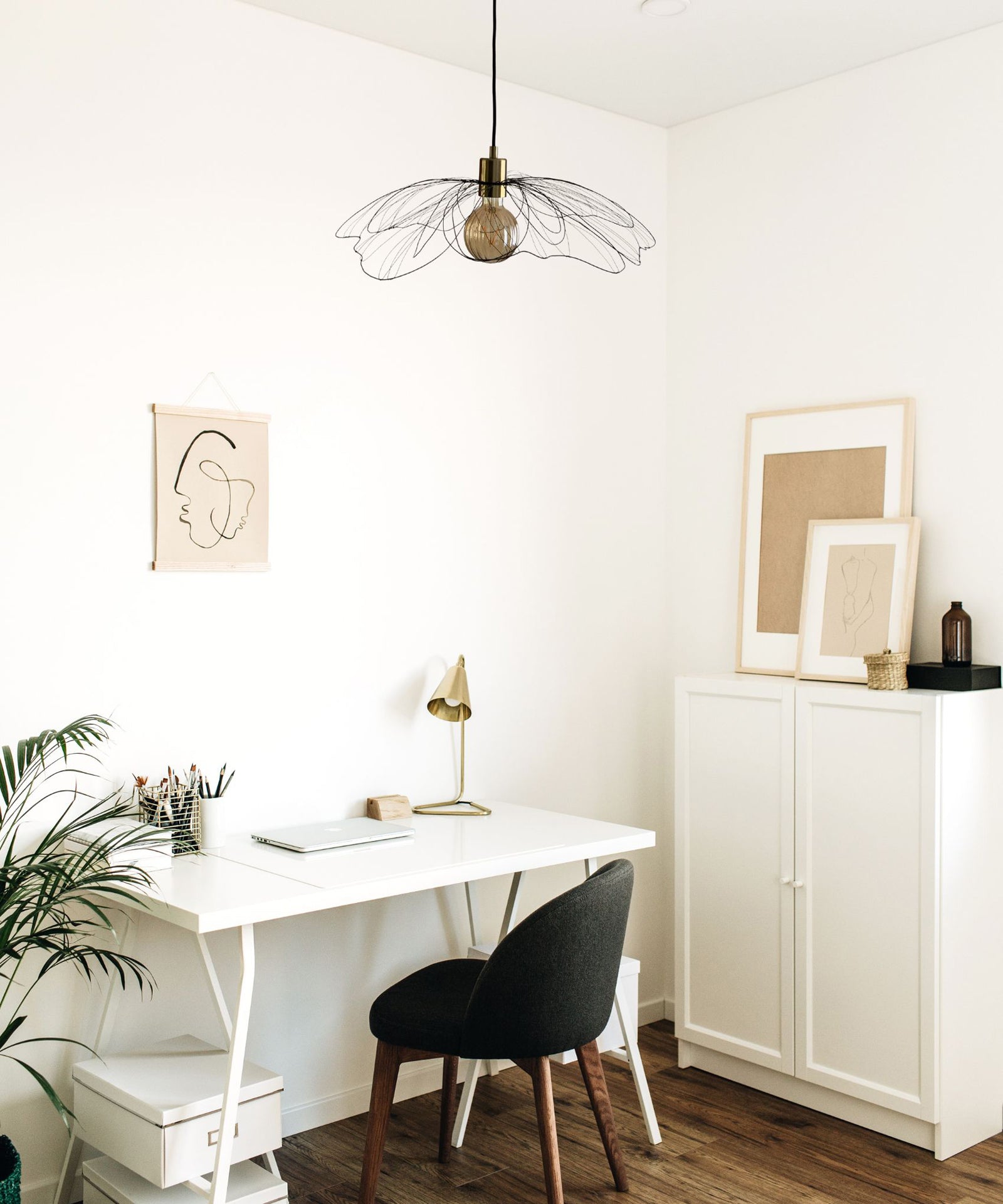 Suspension minimaliste bureau : fleur des champs - L'atelier de Boucle Piquée