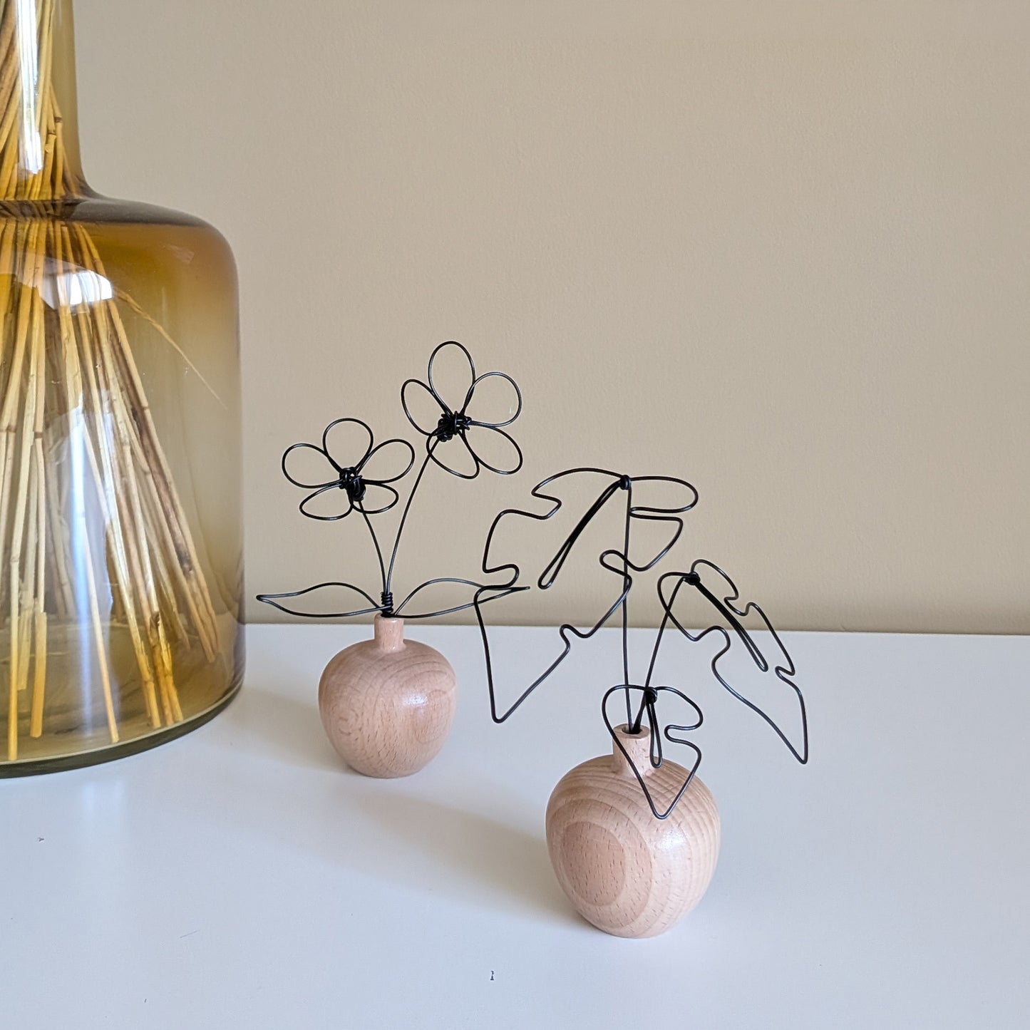 Cadeau original et minimaliste : mini monstera en bois et fil métallique - L'atelier de Boucle Piquée