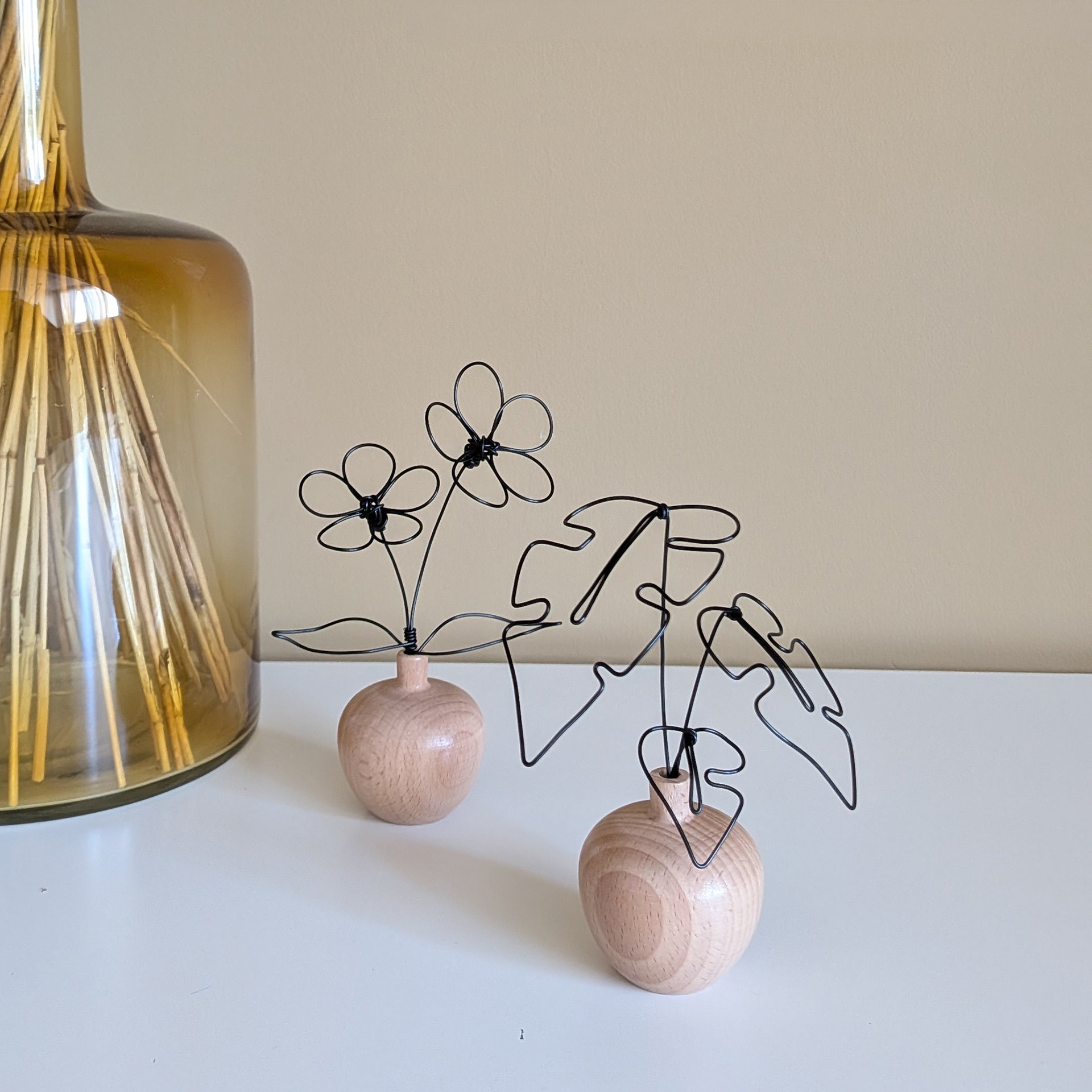 Cadeau original et minimaliste : mini monstera en bois et fil métallique - L'atelier de Boucle Piquée