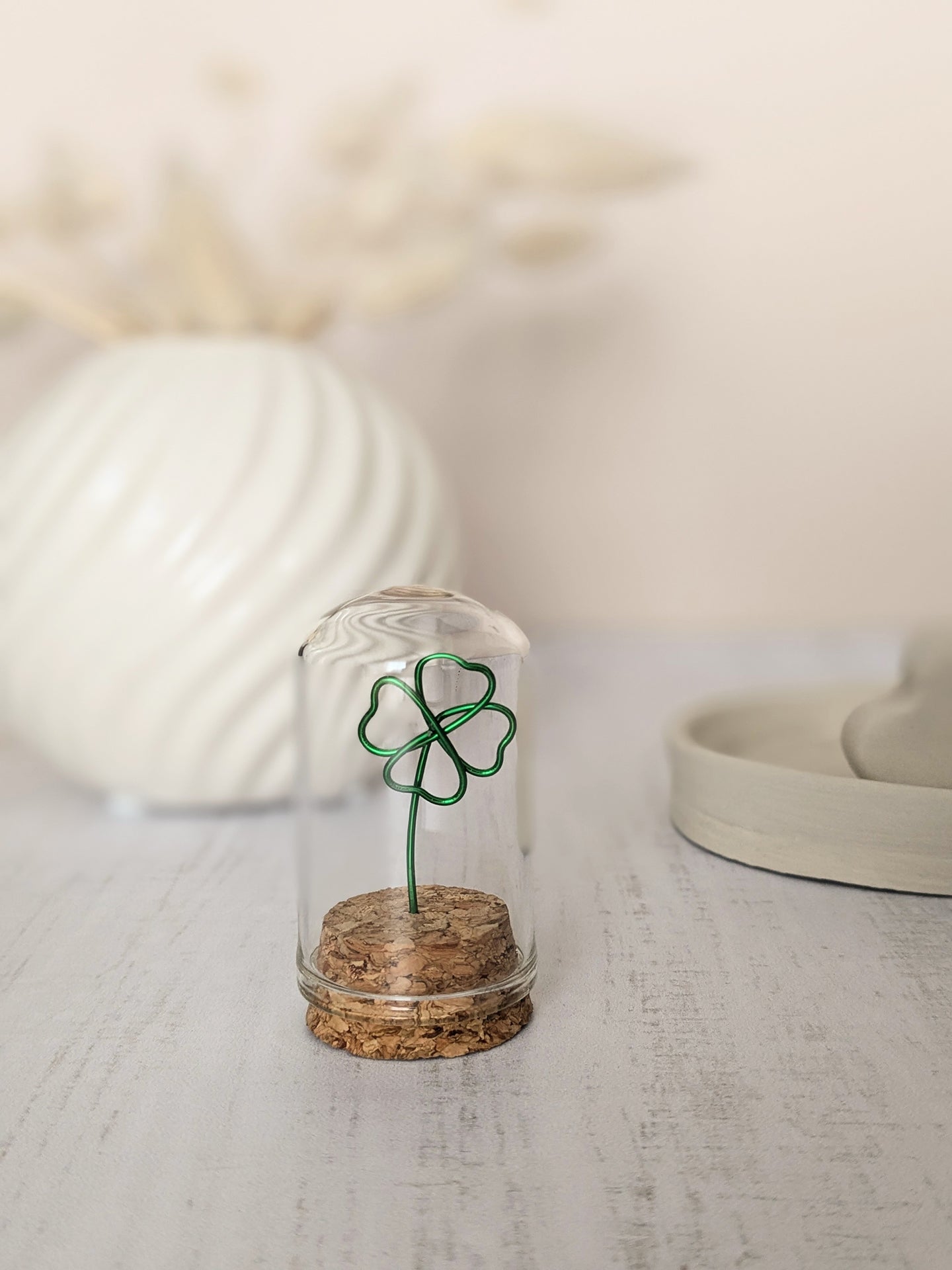 Mini cloche porte-bonheur avec trèfle - L'atelier de Boucle Piquée