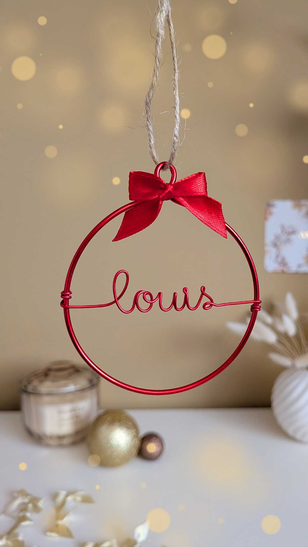 Boule de Noël personnalisée avec prénom - Rouge - L'atelier de Boucle Piquée