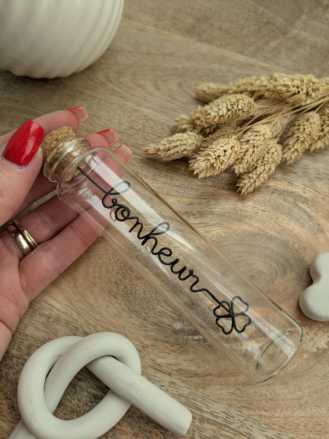 Fiole à message en verre et fil métallique : bonheur - L'atelier de Boucle Piquée