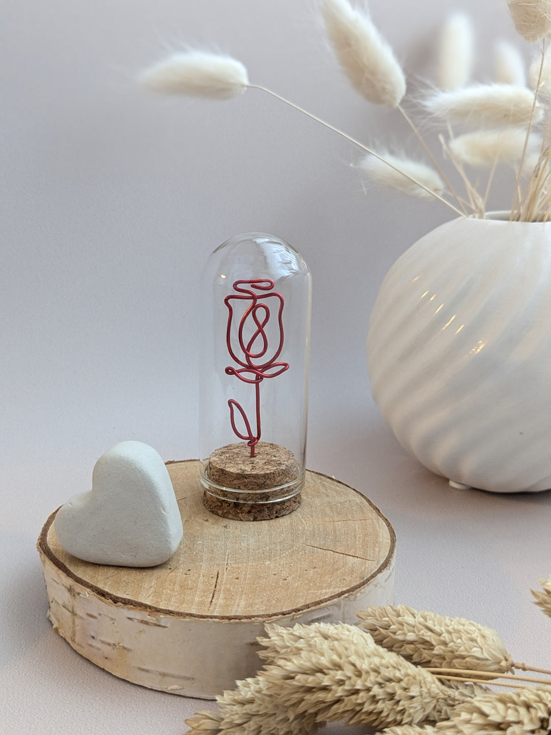 Rose éternelle en fil de fer sous cloche - rouge - L'atelier de Boucle Piquée